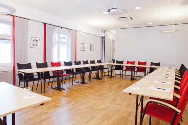 U-shaped meeting room at Hotell Zinkensdamm, ideal for collaborative workshops and board meetings.