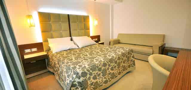 O.C. Hotel Roma conference room with floral decor for business events and corporate meetings.