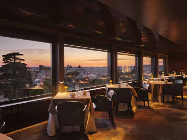 Piano bar