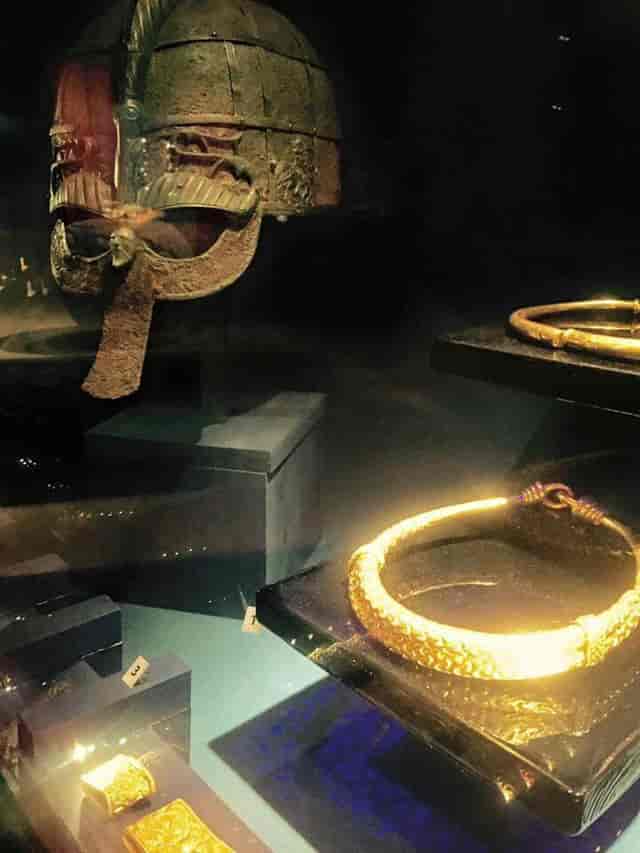 Gold Room exhibit lighting in Swedish History Museum for VIP networking and curated events.