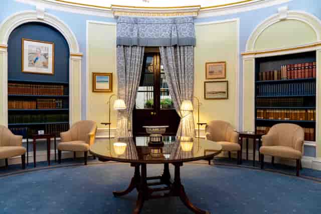 Caledonian Club Oval Room, round table meeting event