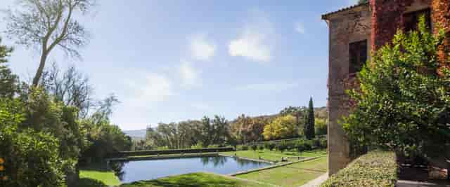 Charles V bedroom garden at San Jerónimo de Yuste, perfect for scenic outdoor wedding ceremonies.