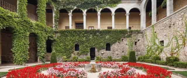 Renaissance cloister at San Jerónimo de Yuste, perfect for luxury wedding or cocktail venues.