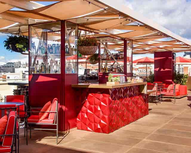 Rooftop lounge at UMusic Hotel Madrid, ideal for outdoor networking events and corporate receptions.