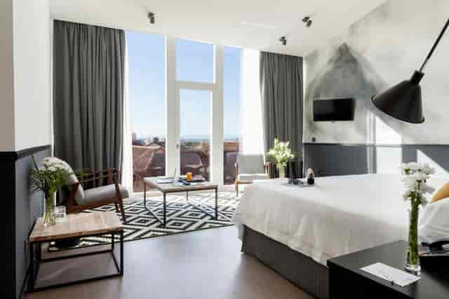 Sando Caves hotel suite with workspace, perfect for executive stays and VIP speaker events.
