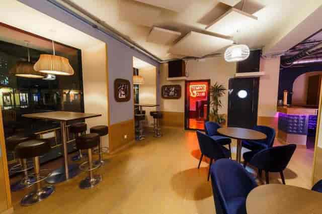 Modern Sala Lounge at Tempo Club: contemporary space for networking and corporate events.