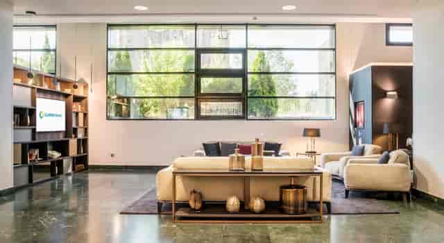 Versatile breakout space at Hotel ILUNION Pío XII for corporate meetings and networking events.