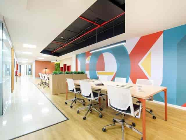 Agile breakout space at Coworking Lexington Jorge Juan for informal brainstorming and huddles.
