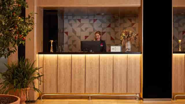 La Española restaurant at Crowne Plaza Madrid Centre Retiro, elegant interior, event venue.