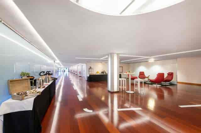 Modern pre-function area at Crowne Plaza Madrid for professional networking and event registration.
