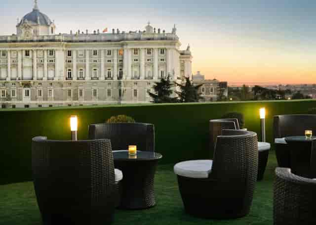 Jardines de Sabatini - >Jardines de Sabatini Apartosuites</a>