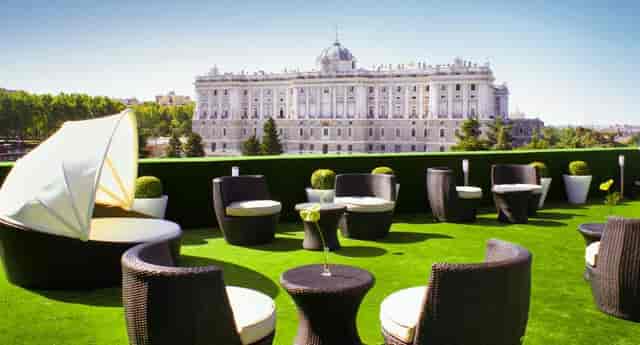 Rooftop terrace at Jardines de Sabatini for VIP receptions and professional networking events.