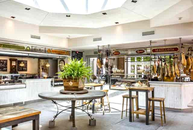 Los Kioskos: Rustic F&B station in Florida Park, perfect for corporate networking and receptions.