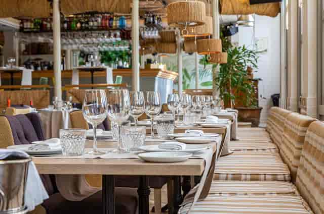 El Pabellon Florida Park: upscale restaurant layout for corporate dinners and VIP hospitality.