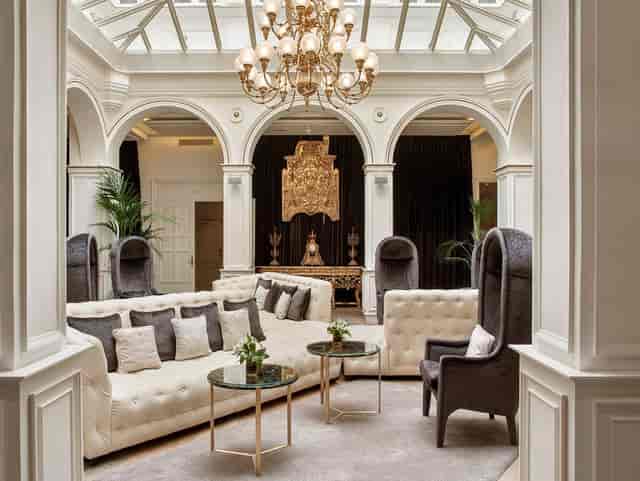 Luxury hotel lounge for VIP meetings and corporate networking events in Alba.