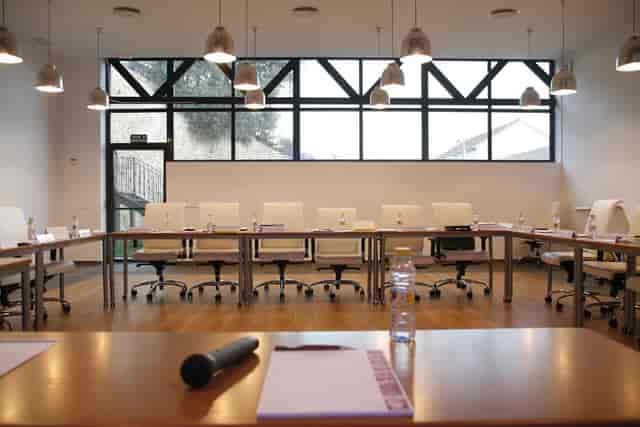 U-shaped conference room in La Finca El Bosque for professional board meetings and workshops.