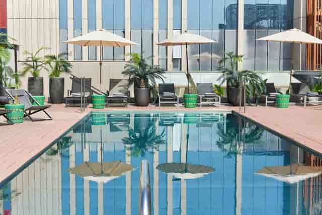 Outdoor breakout area at Barceló Imagine for professional conferences and networking receptions.