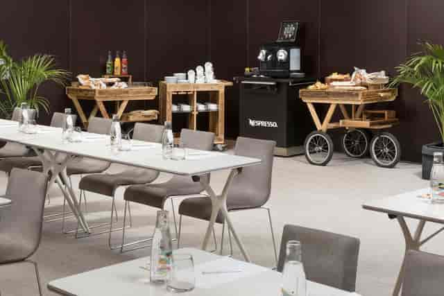 Minimalist boardroom setup at ME Madrid Reina Victoria with rustic catering for corporate events.