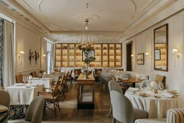 Salon Lounge