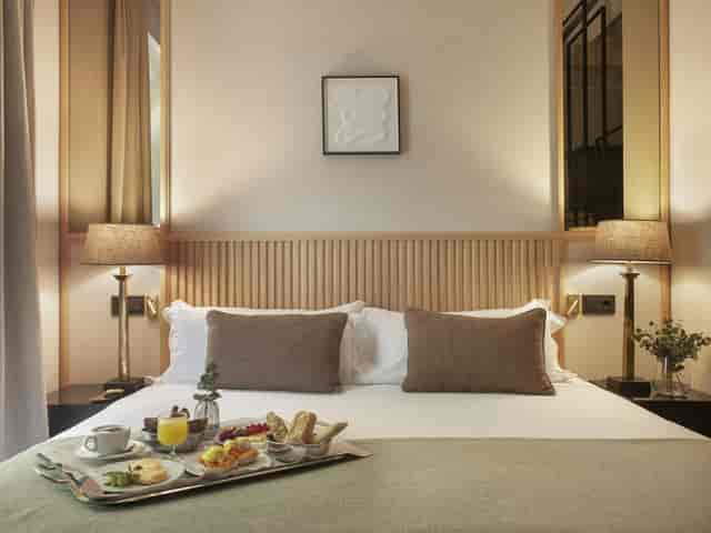 Luxury Salon Lounge in Hotel Único Madrid with VIP breakfast service for corporate events.