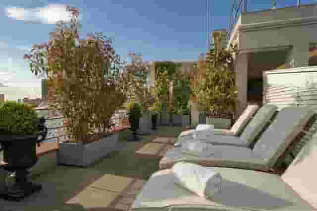 Terraza y bar