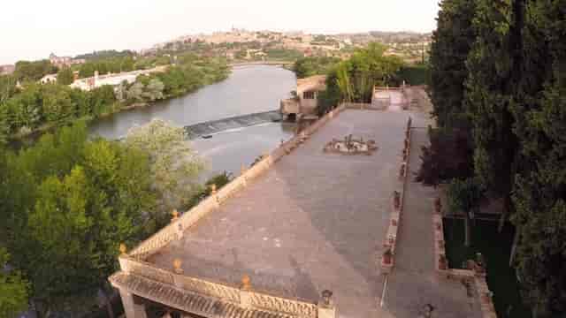 Jardín de Agalén riverfront terrace for luxury gala dinner and wedding venue.