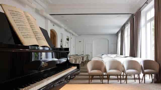 Sophisticated Club Monteverdi event space with grand piano for corporate meetings and gatherings.