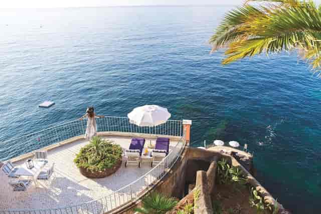 Salon 28 at Belmond Reid’s Palace, Madeira: Waterfront luxury venue for executive retreats.