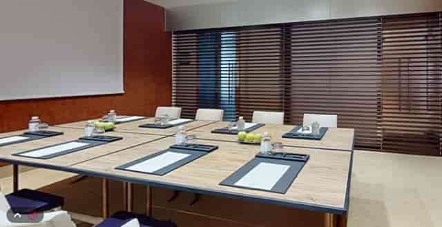 Boardroom meeting room at Antara Palazzo Naiadi Rome for professional corporate events.