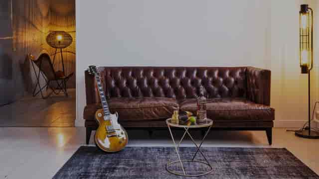 Sophisticated lounge in Studio 1, Spazio REV: VIP networking and green room event space.