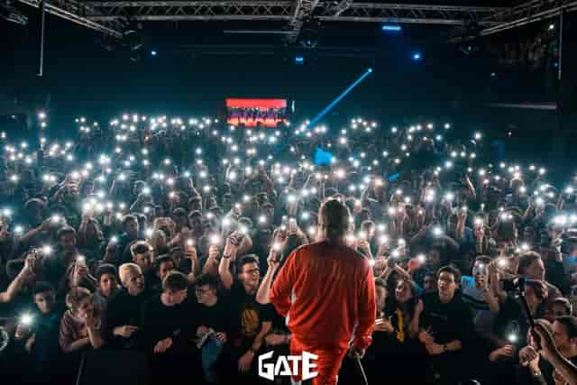Sold-out live performance at Gate Milano nightclub with immersive concert lighting and crowds.