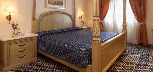 Hotel Ágora Juan de Austria traditional suite for business meetings and corporate conferences.