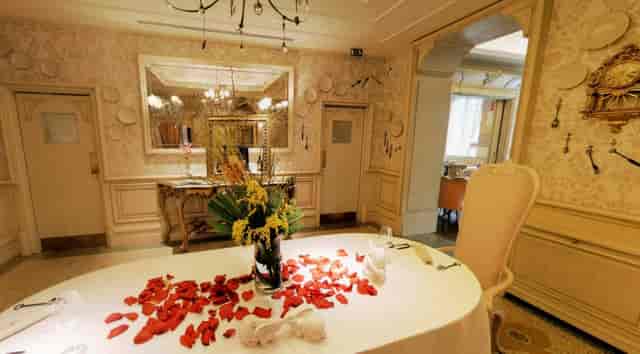 Sala del Dolce Risveglio: ornate private dining room for VIP dinners and anniversaries.