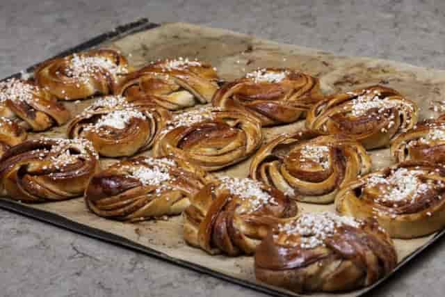 Artisanal cinnamon buns at a Grillska Huset banquet hall, ideal for corporate coffee break catering.
