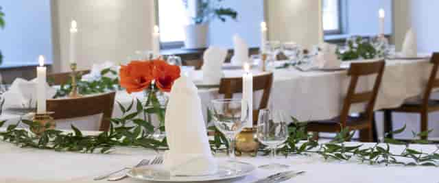 Elegant banquet hall setup with crisp linens for corporate dining and gala events.