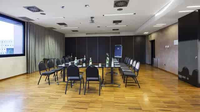 U-shaped meeting room at Fiera Milano for interactive workshops and professional board meetings.
