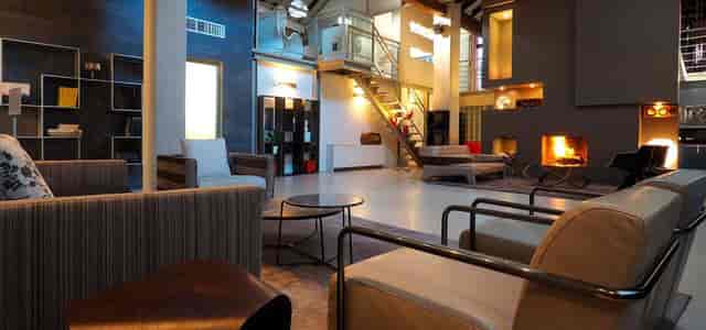 Yori Studio Space at 10 Watt: modern minimalist venue for creative workshops and photo shoots.