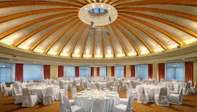 Circular banquet hall at Enne20 with domed ceiling for gala dinners and product launches.