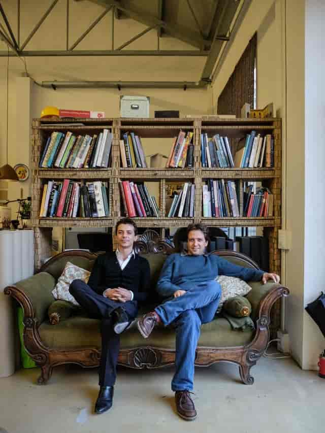 Cozy breakout space at Officine De Rolandi for collaborative meetings and professional interviews.