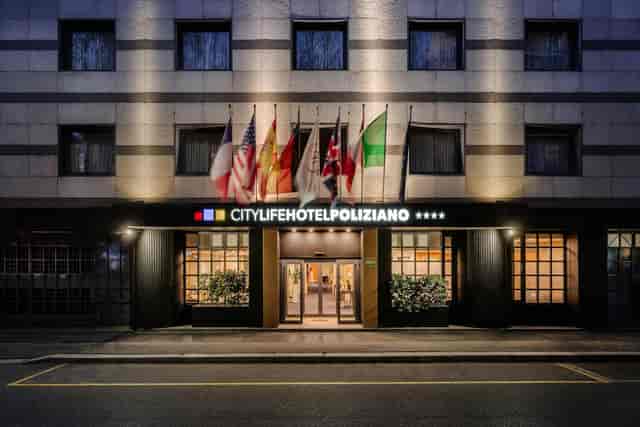 Modern Bar + Bistro entrance at CityLife Hotel Poliziano, ideal for corporate event hosting.