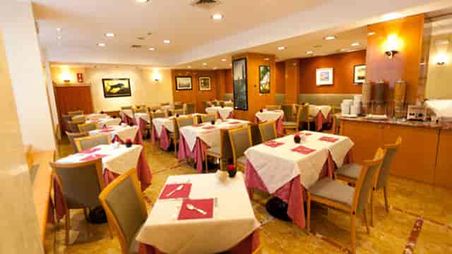CityLife Hotel Poliziano meeting room with banquet layout for corporate events and conferences.