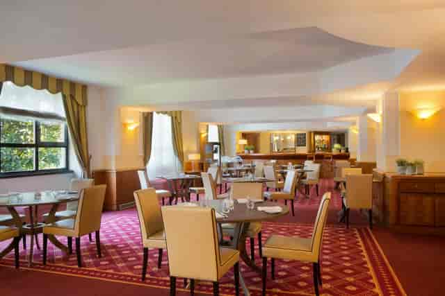 Braidense event space at Starhotels Business Palace, bright room for corporate networking mixers.