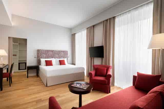 Luxury hotel room at Sala Manzoni, Sina De La Ville for corporate travel and business events.