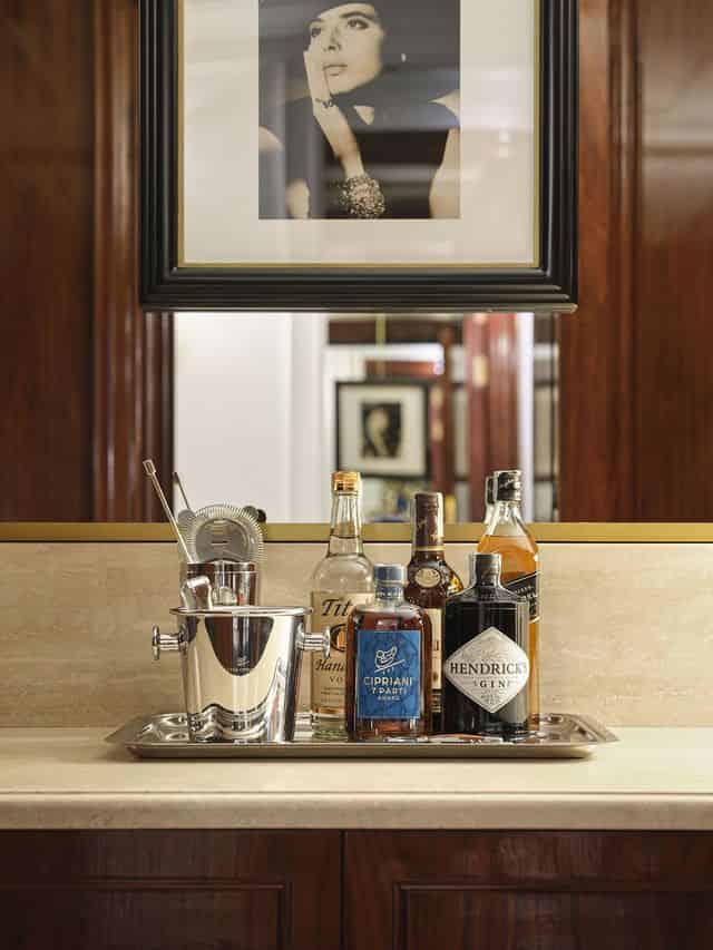 bar