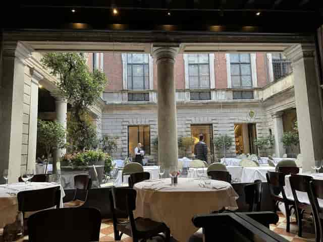 Il Salumaio di Montenapoleone courtyard, elegant open-air venue for gala dinner and corporate lunch.
