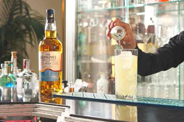 Premium cocktail bar at Terrazza del Don for upscale networking reception and VIP gala events.