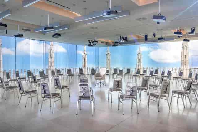 Immersive circular meeting room with panoramic digital displays for executive workshops and events.
