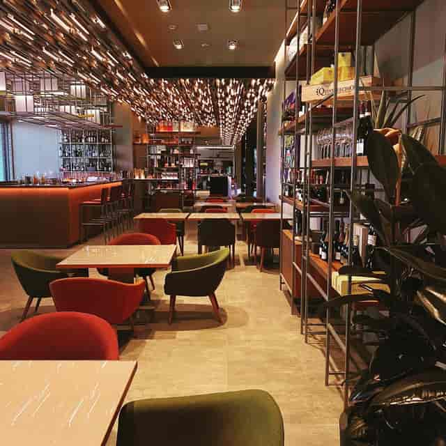 Olio at The Box: Modern venue for networking receptions and professional breakout sessions.