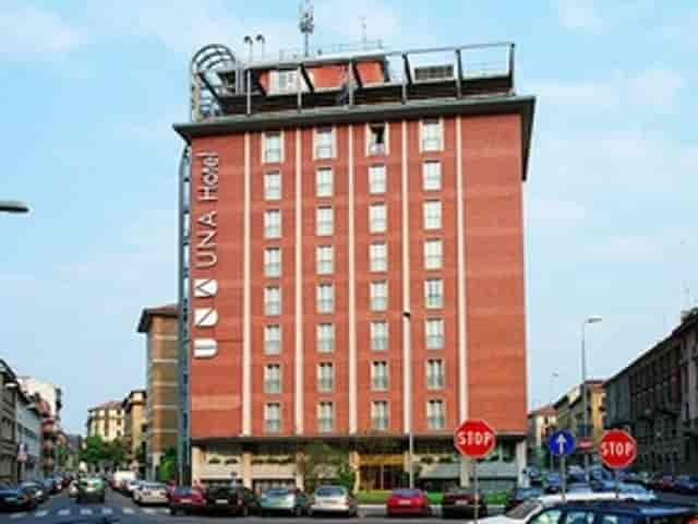 UNA HOTELS Mediterraneo Milano suite for corporate travel and business meetings.