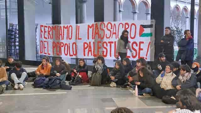 Unauthorized occupation of Aula Magna seminar hall during event security crisis.